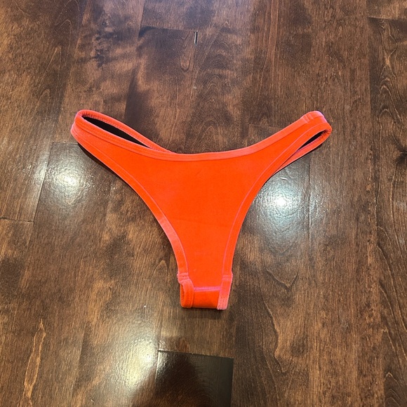 Hoaka bikini top and bottom - Picture 10 of 12